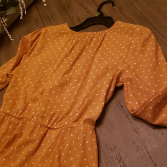 Old Navy Yellow and Polka Dot wrap blouse size M - Picture 3 of 3